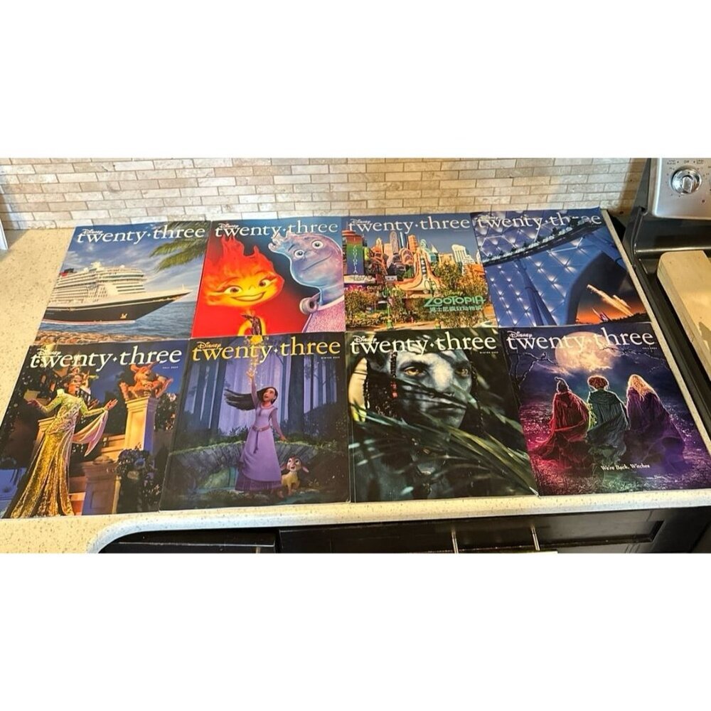D23 Disney Twenty Three Magazine bundle (g9)
